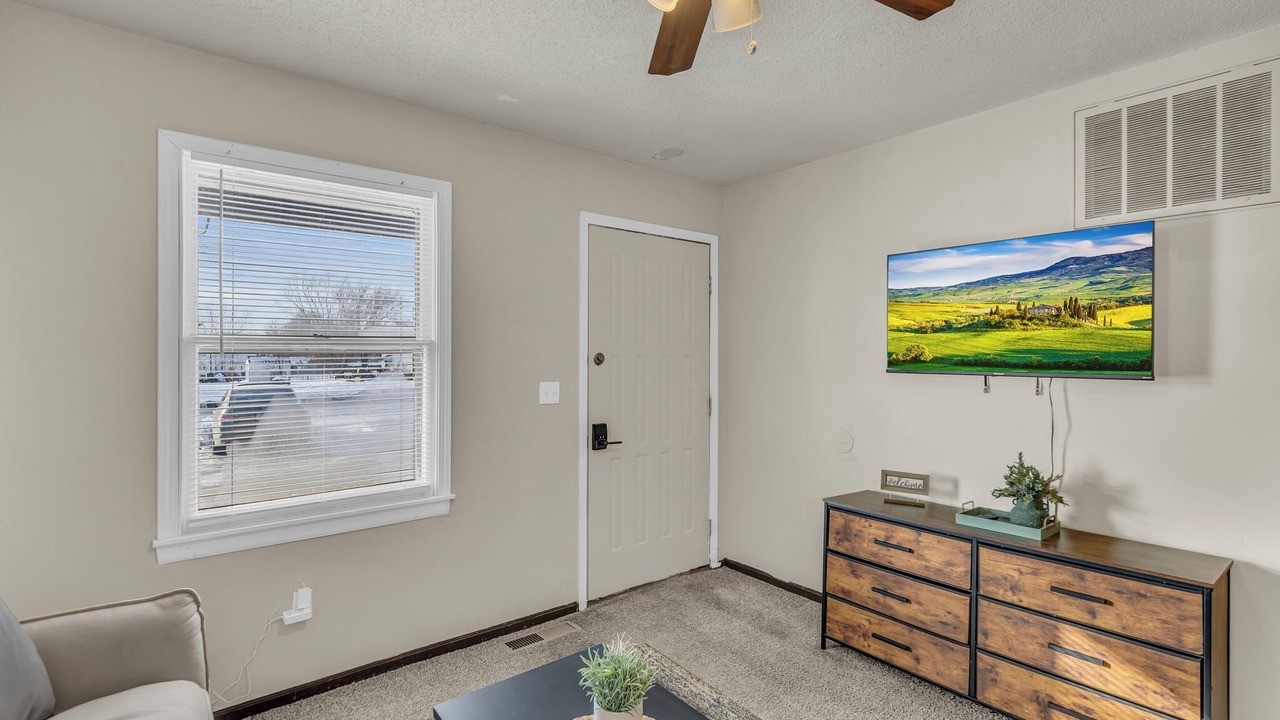 Photo of Livingroom in Baldwin City