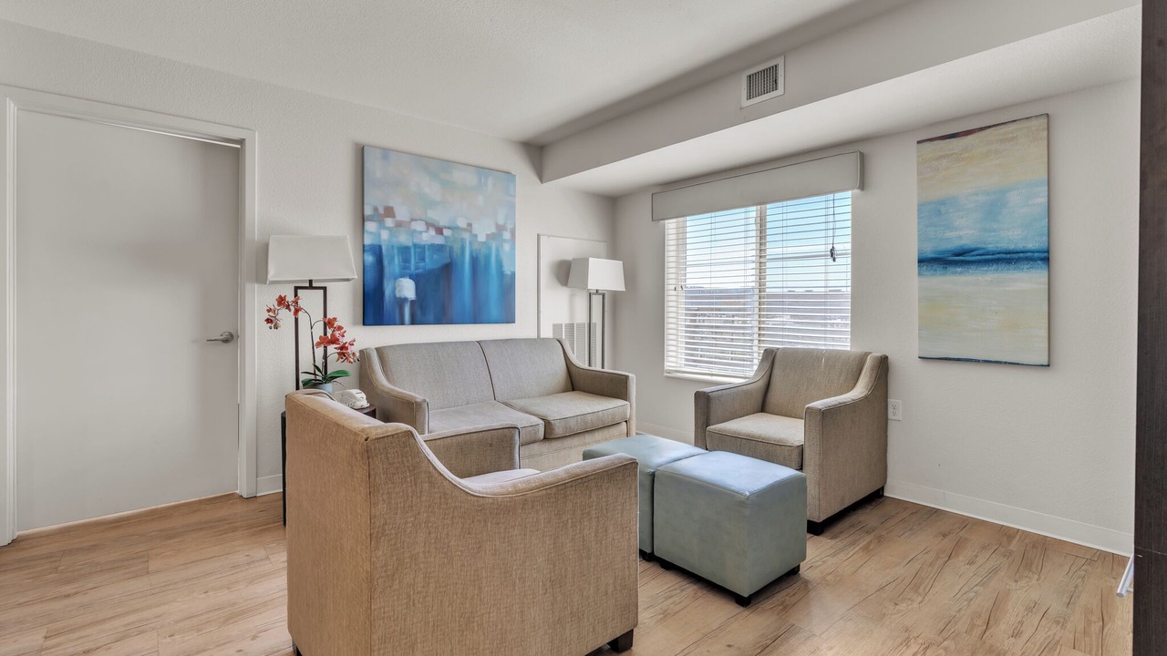 Photo of Livingroom in Far North Central