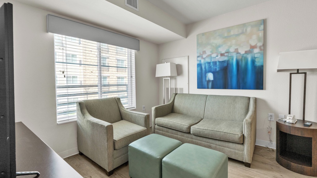 Photo of Livingroom in Far North Central