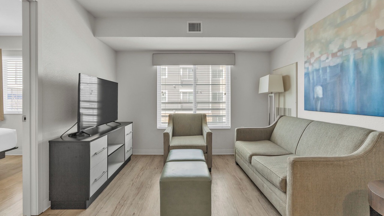 Photo of Livingroom in Far North Central