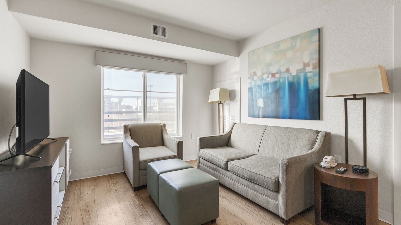 Photo of Livingroom in Far North Central