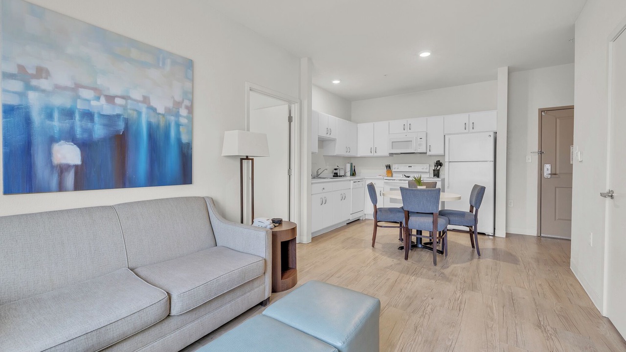 Photo of Livingroom in Far North Central
