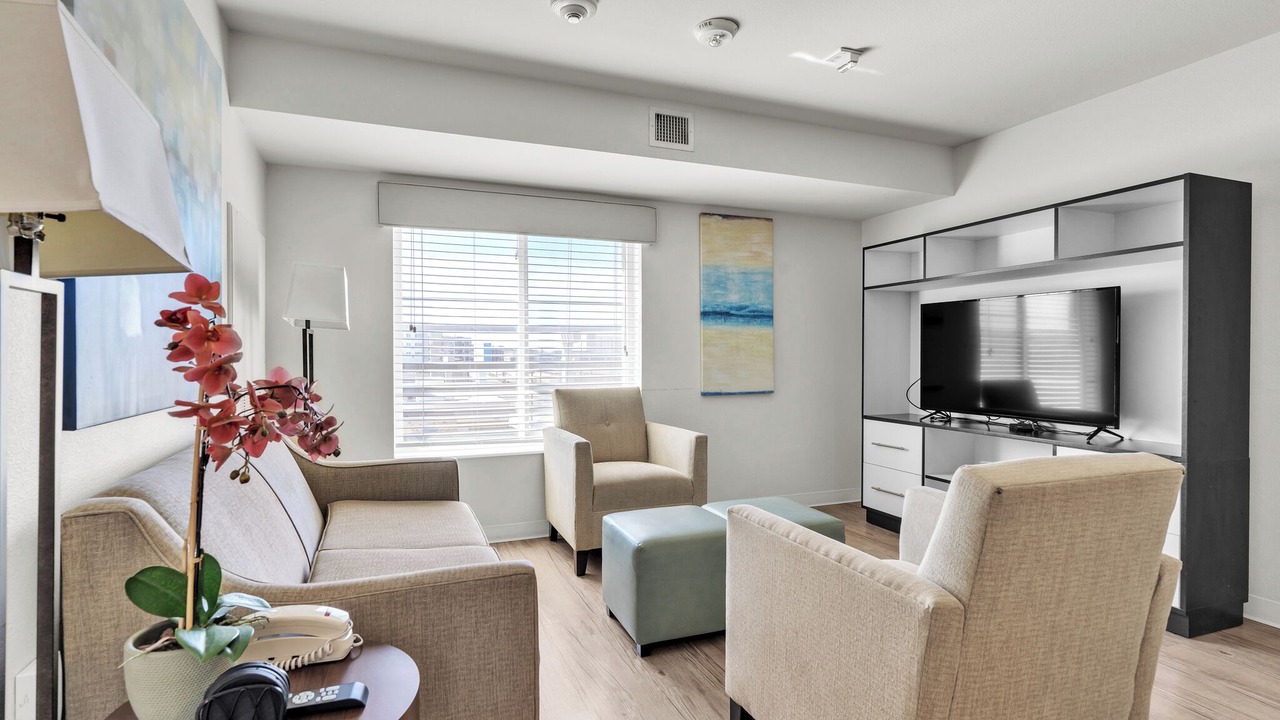 Photo of Livingroom in Far North Central