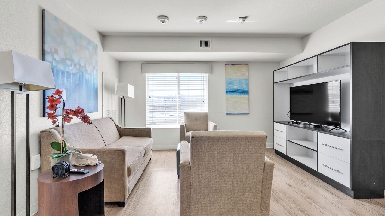 Photo of Livingroom in Far North Central