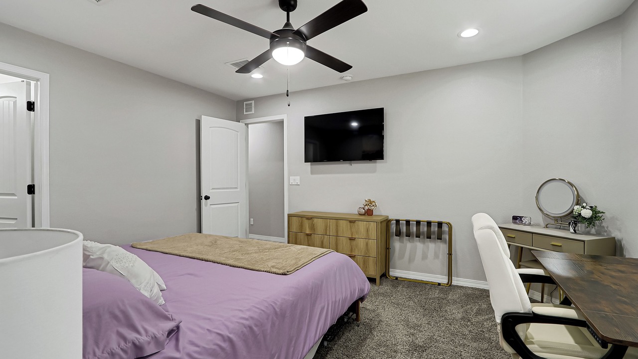 Photo of Bedroom in Biggs Field