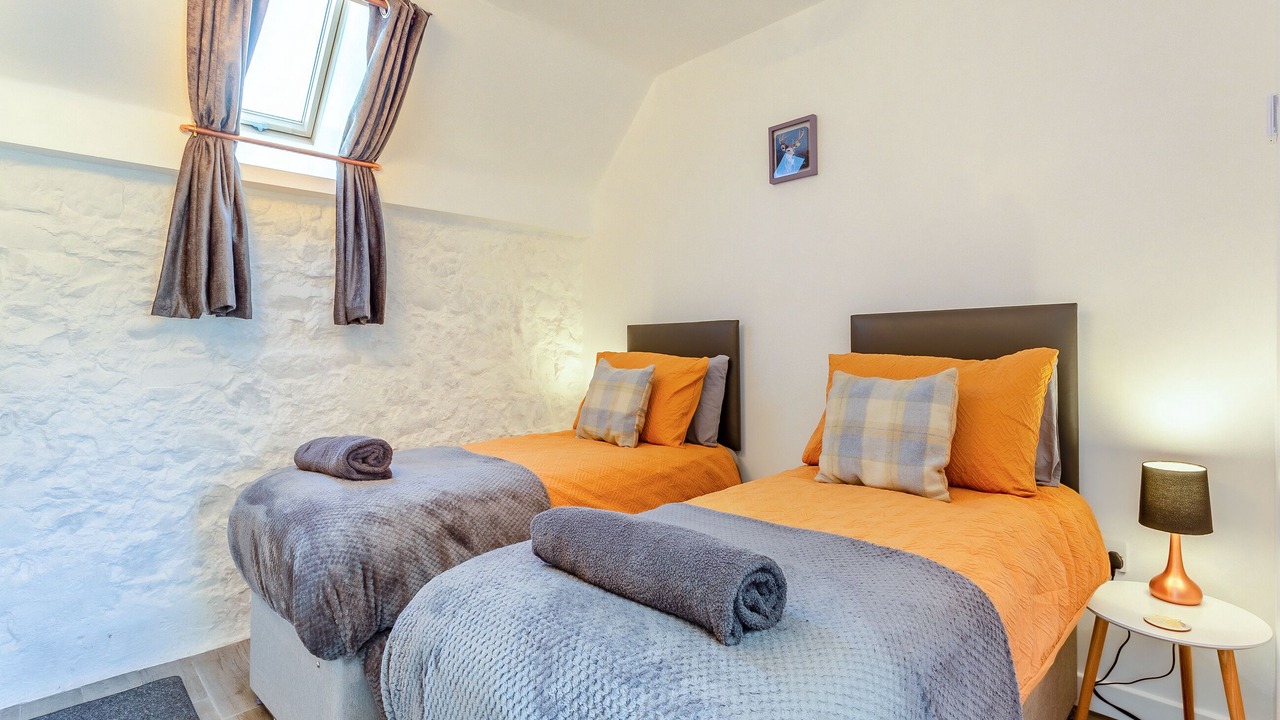 Photo of Others in Tain