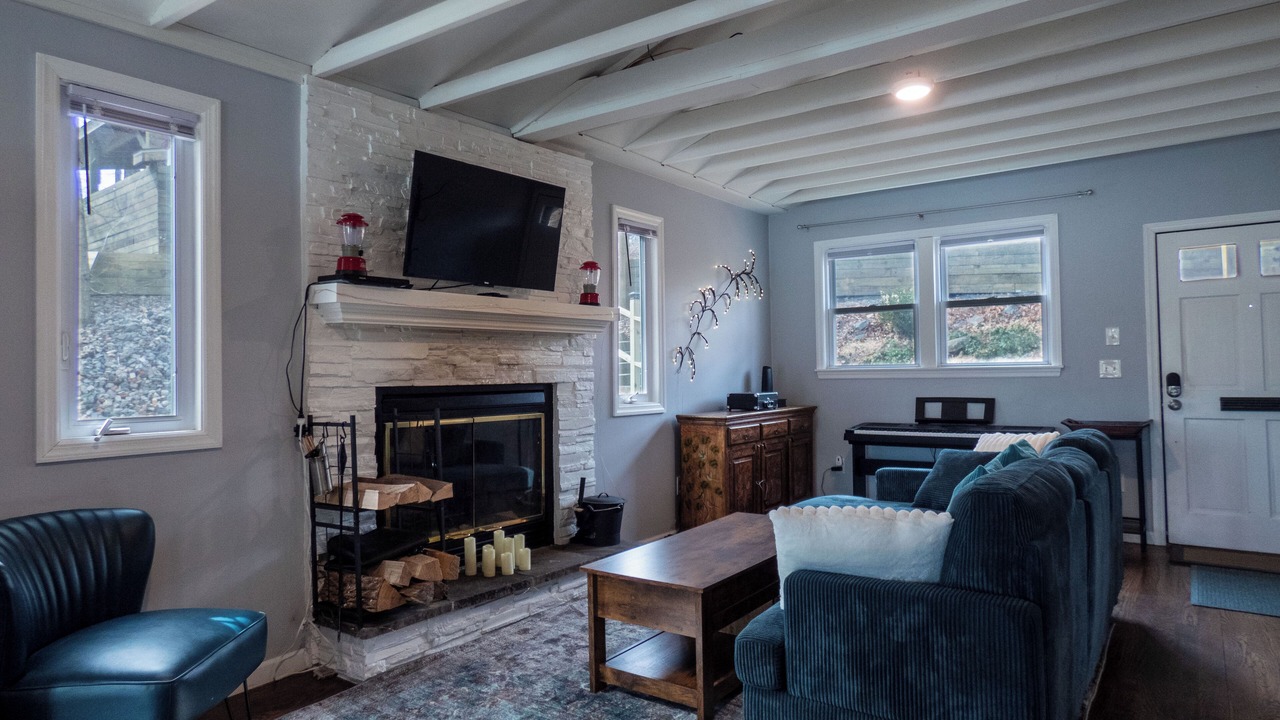 Photo of Livingroom in Town of Delaware