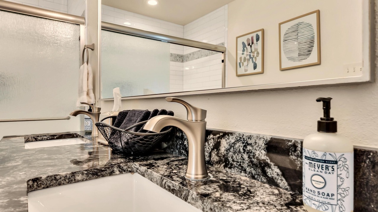 Photo of Bathroom in Austin Ave.