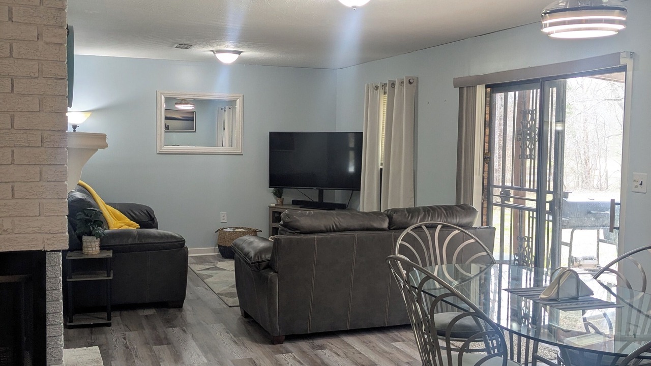 Photo of Livingroom in Tougaloo