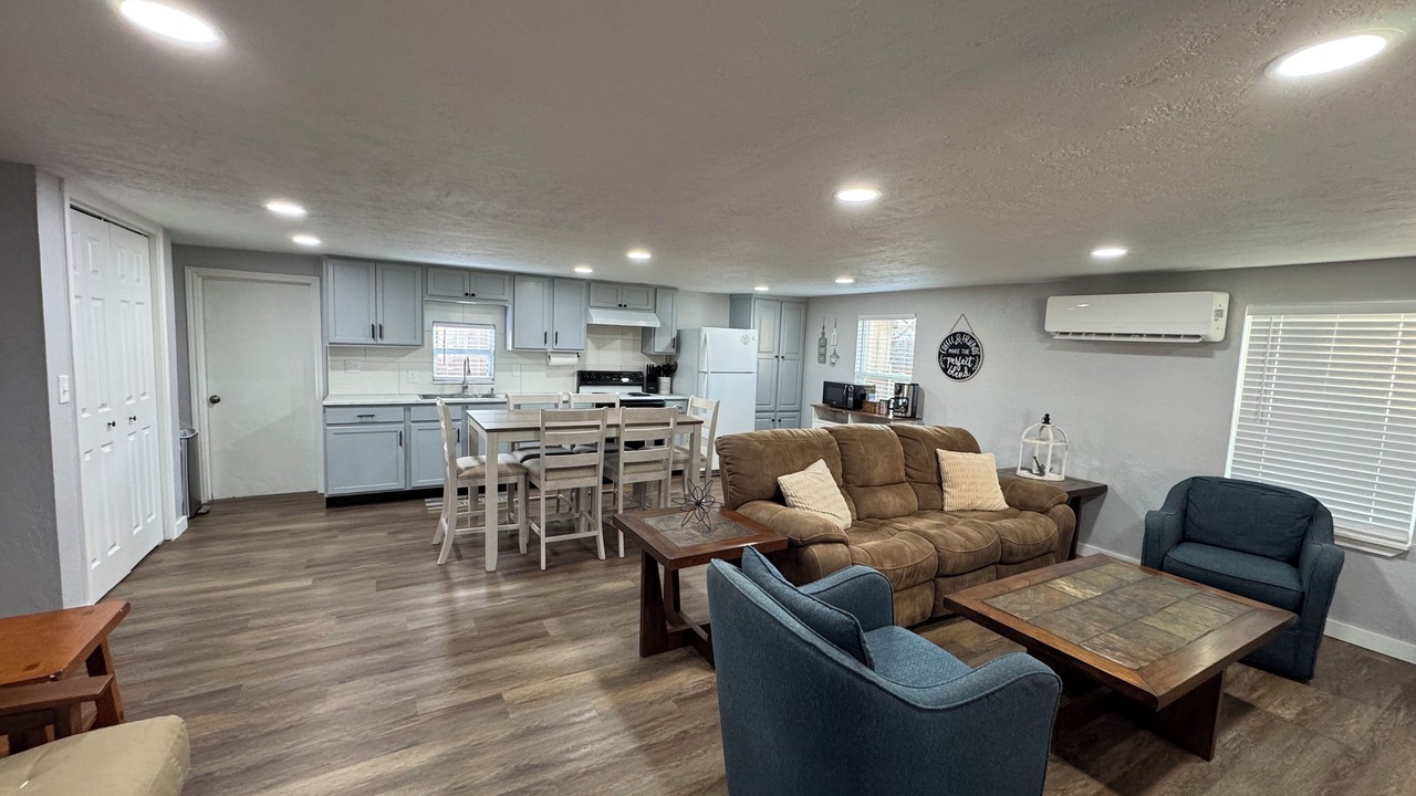 Photo of Livingroom in Graford