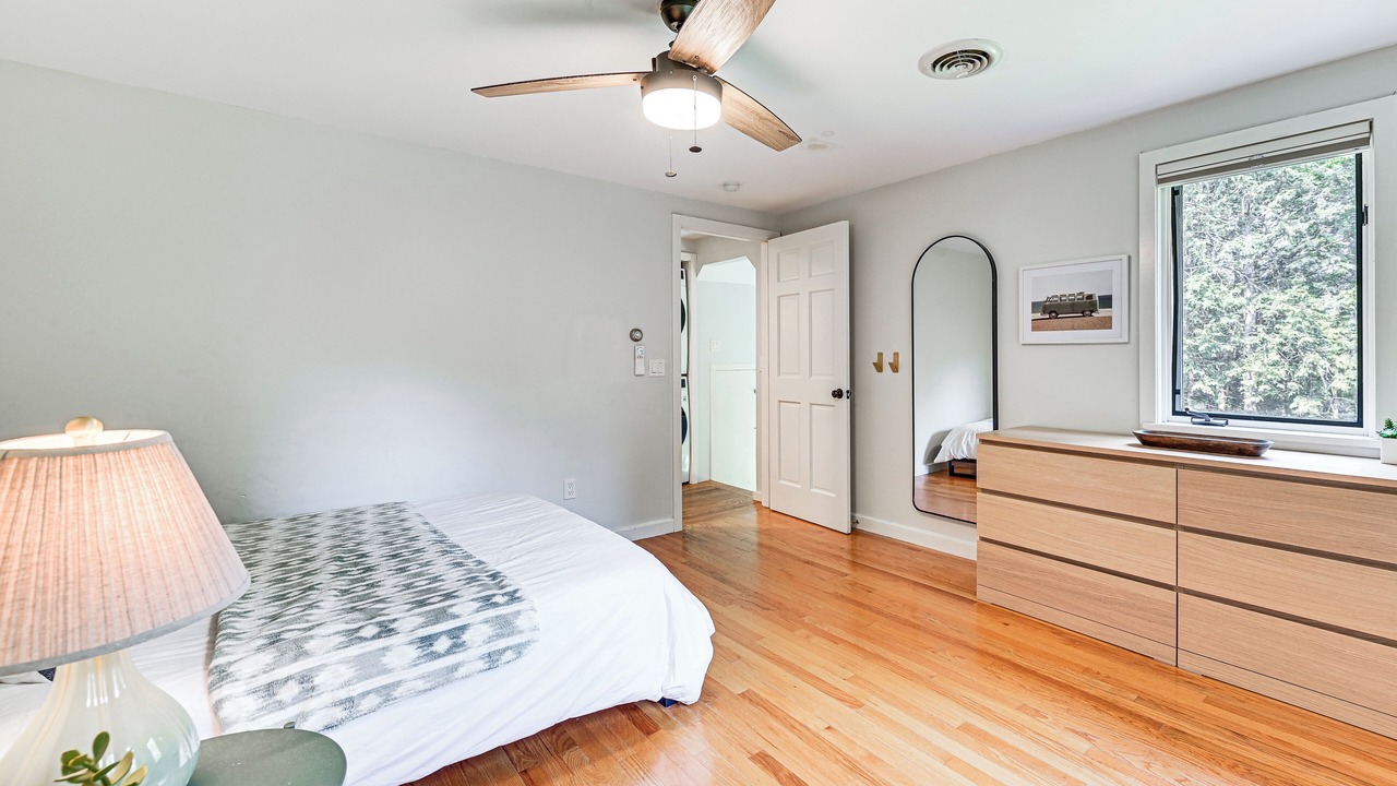 Photo of Bedroom in Housatonic