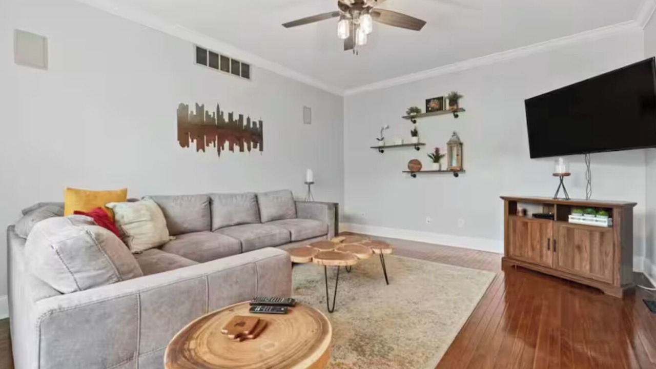 Photo of Livingroom in Victorian Village