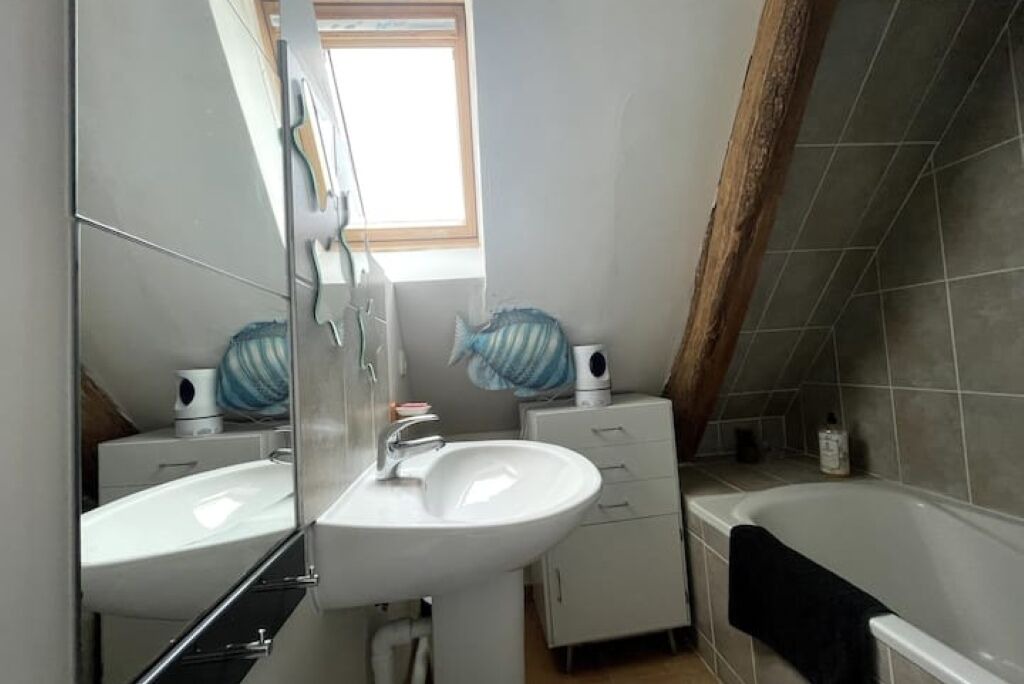 Photo of Bathroom in Commes