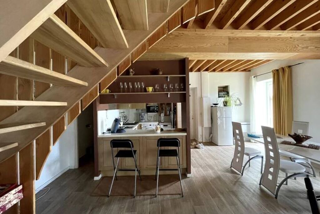 Photo of Others in Commes