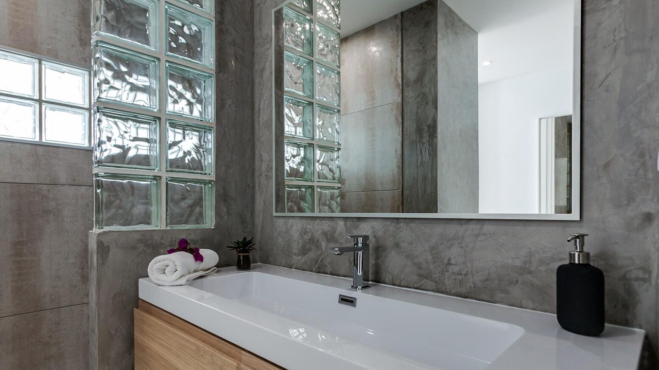 Photo of Bathroom in Roses Town Center