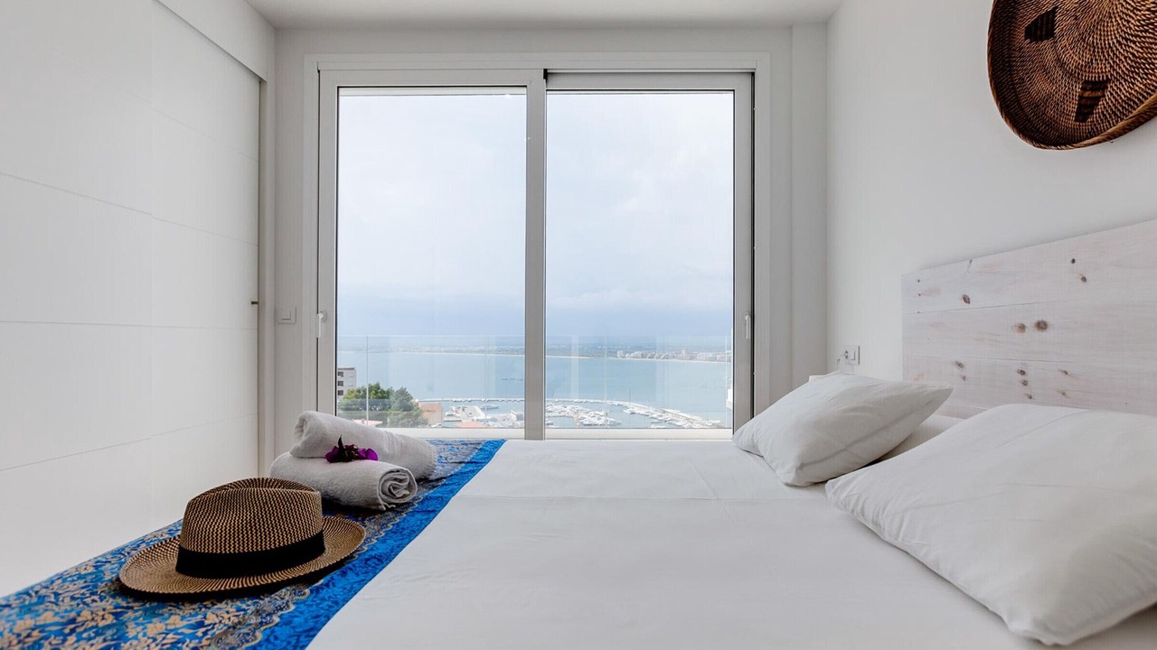Photo of Bedroom in Roses Town Center