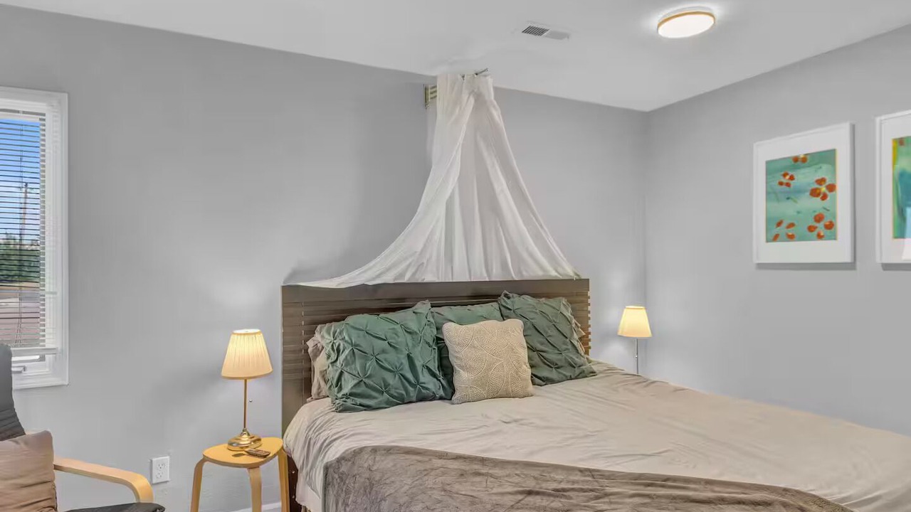 Photo of Bedroom in Lawrence