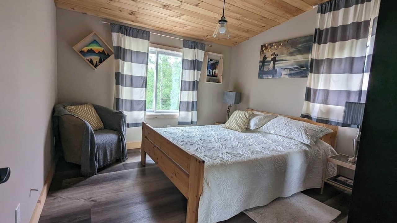 Photo of Bedroom in Colpoys Bay
