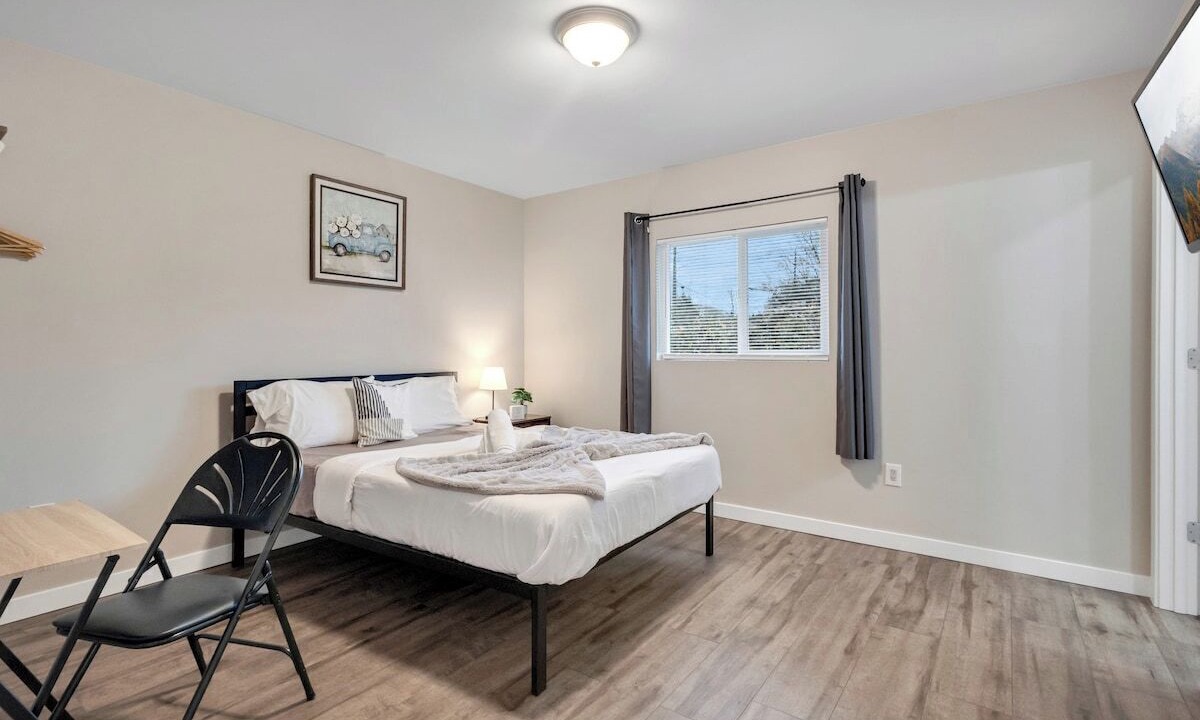 Photo of Bedroom in Lake Hills