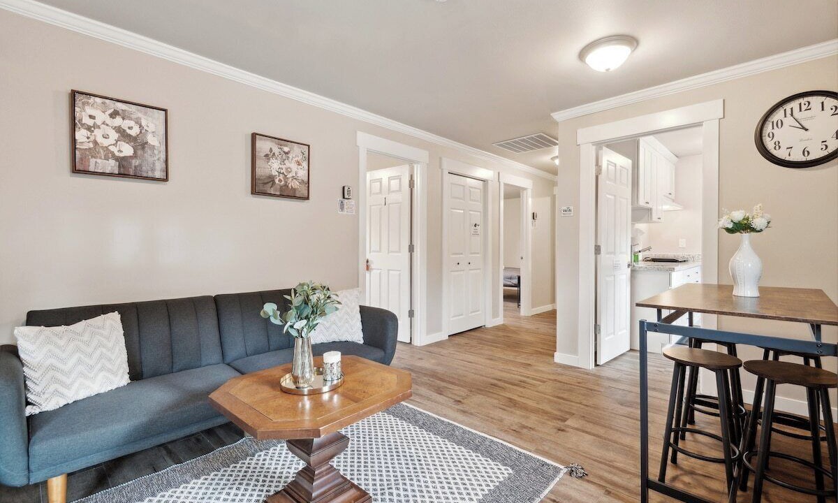 Photo of Livingroom in Lake Hills