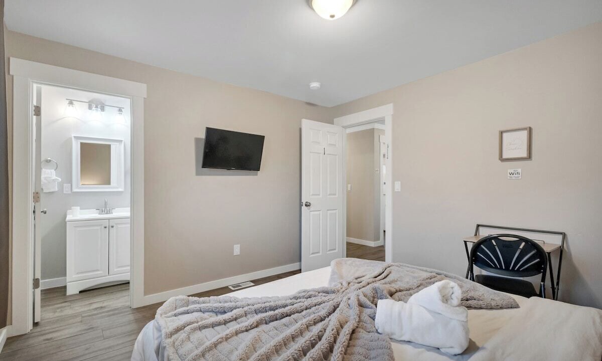 Photo of Bedroom in Lake Hills