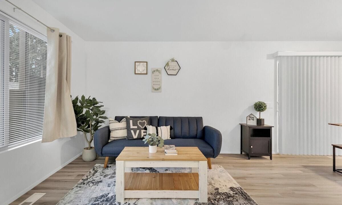 Photo of Livingroom in Lake Hills