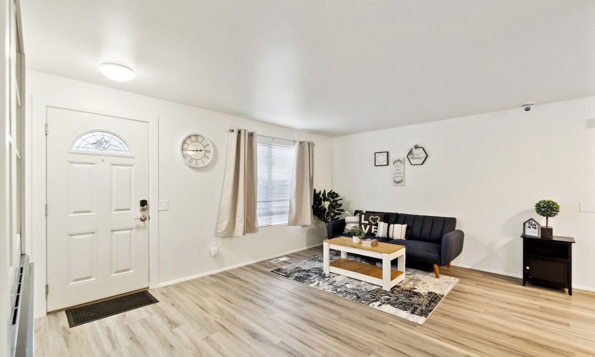 Photo of Livingroom in Lake Hills