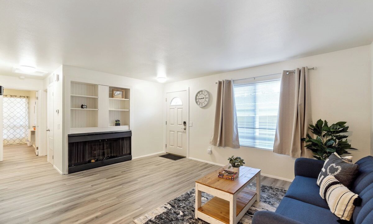 Photo of Livingroom in Lake Hills