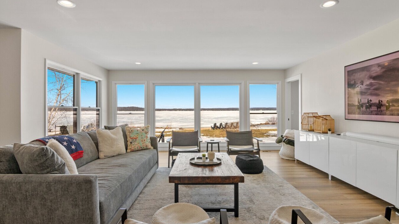 Photo of Livingroom in Lake Township