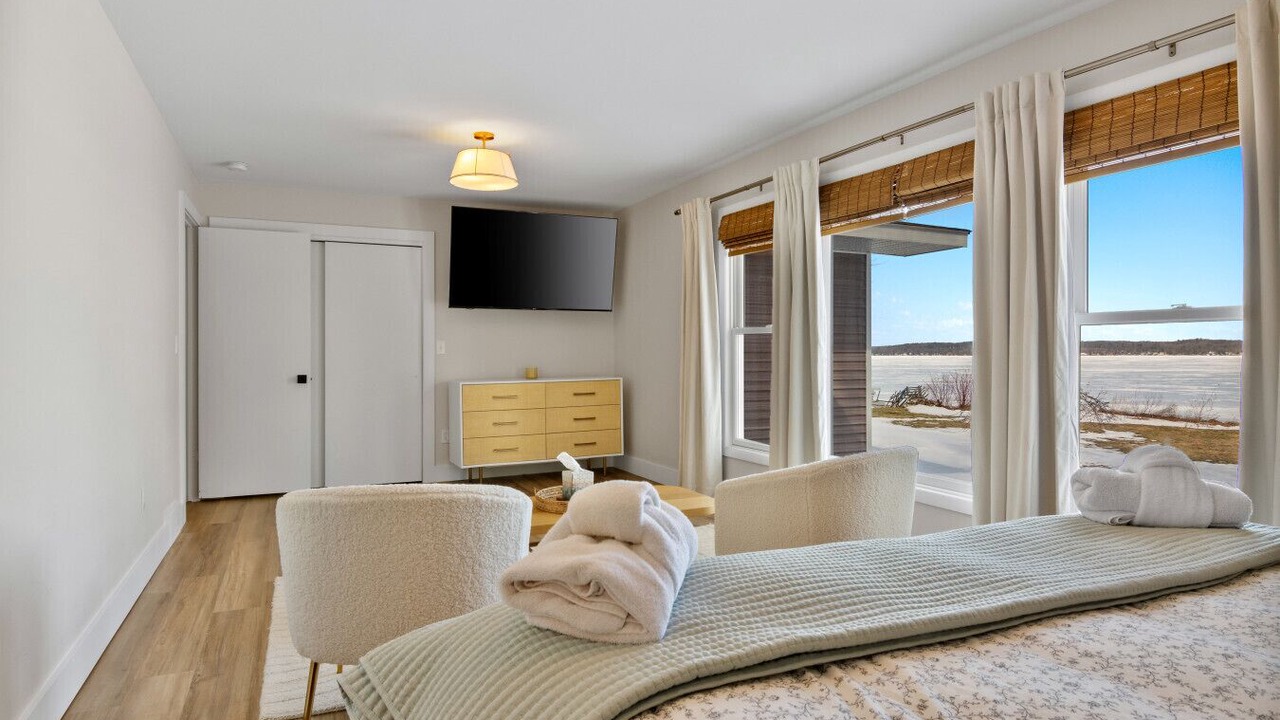 Photo of Bedroom in Lake Township