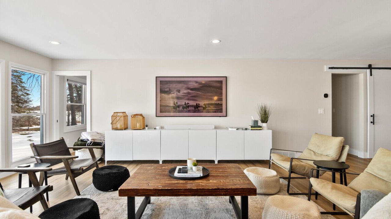 Photo of Livingroom in Lake Township