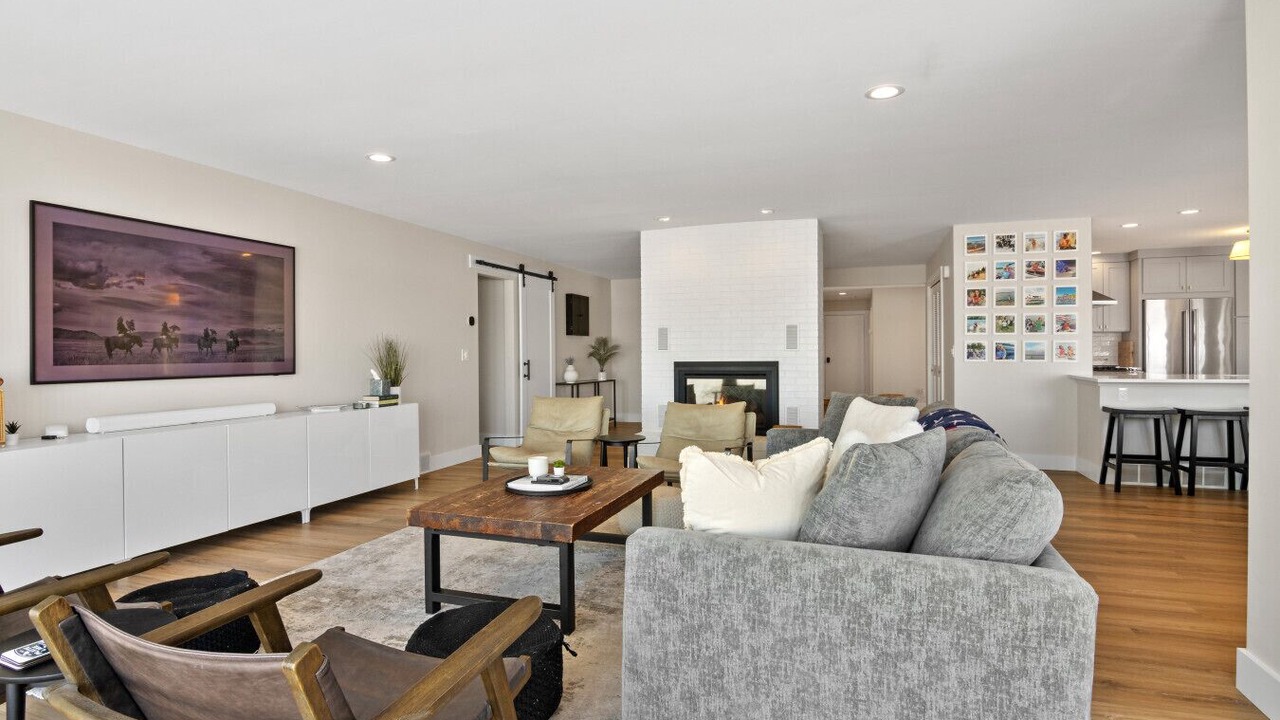 Photo of Livingroom in Lake Township