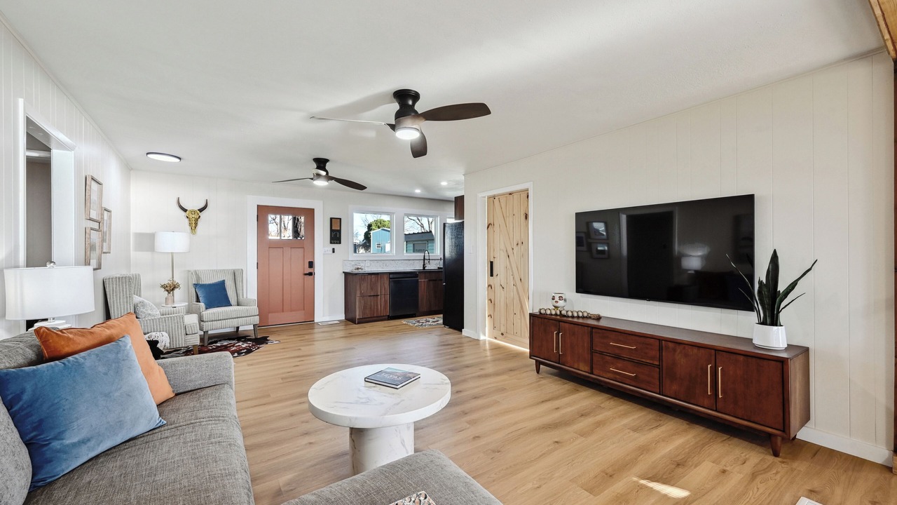 Photo of Livingroom in Tow