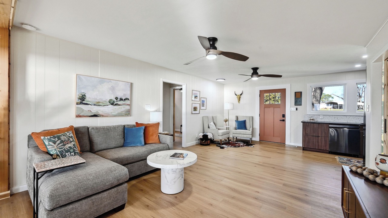 Photo of Livingroom in Tow