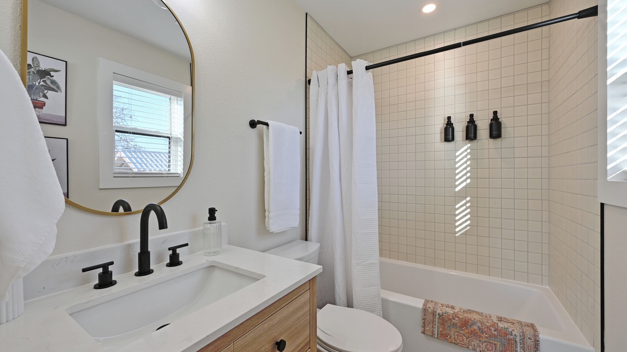 Photo of Bathroom in Tow