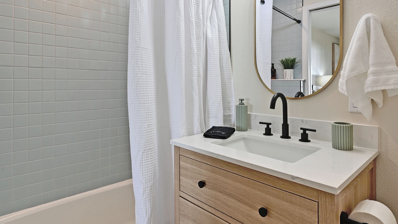 Photo of Bathroom in Tow