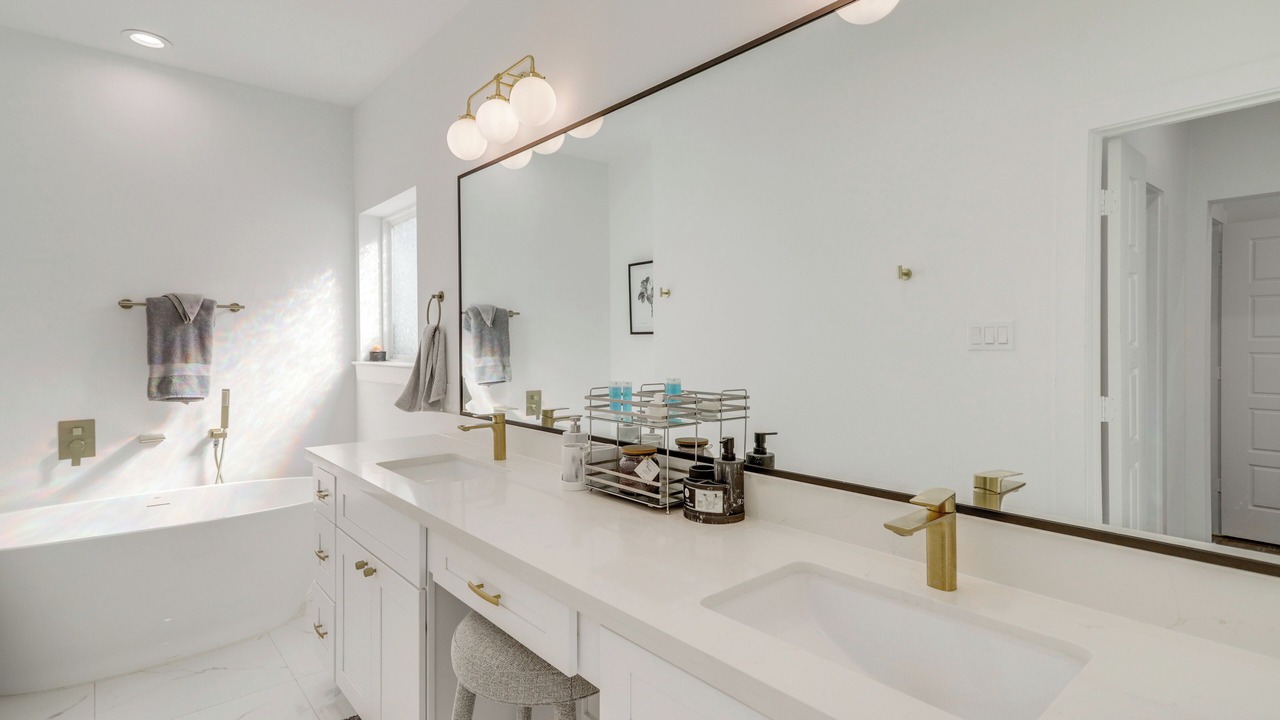 Photo of Bathroom in Garden Oaks
