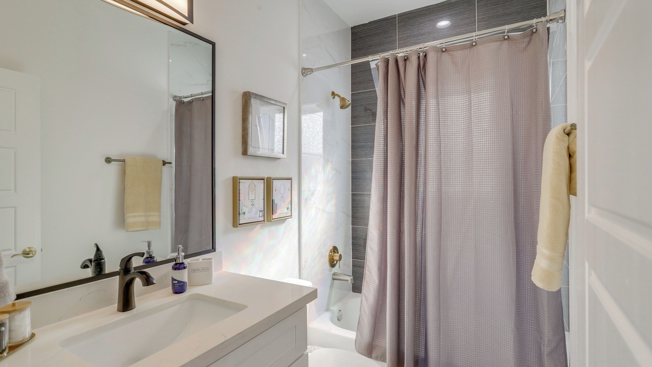 Photo of Bathroom in Garden Oaks