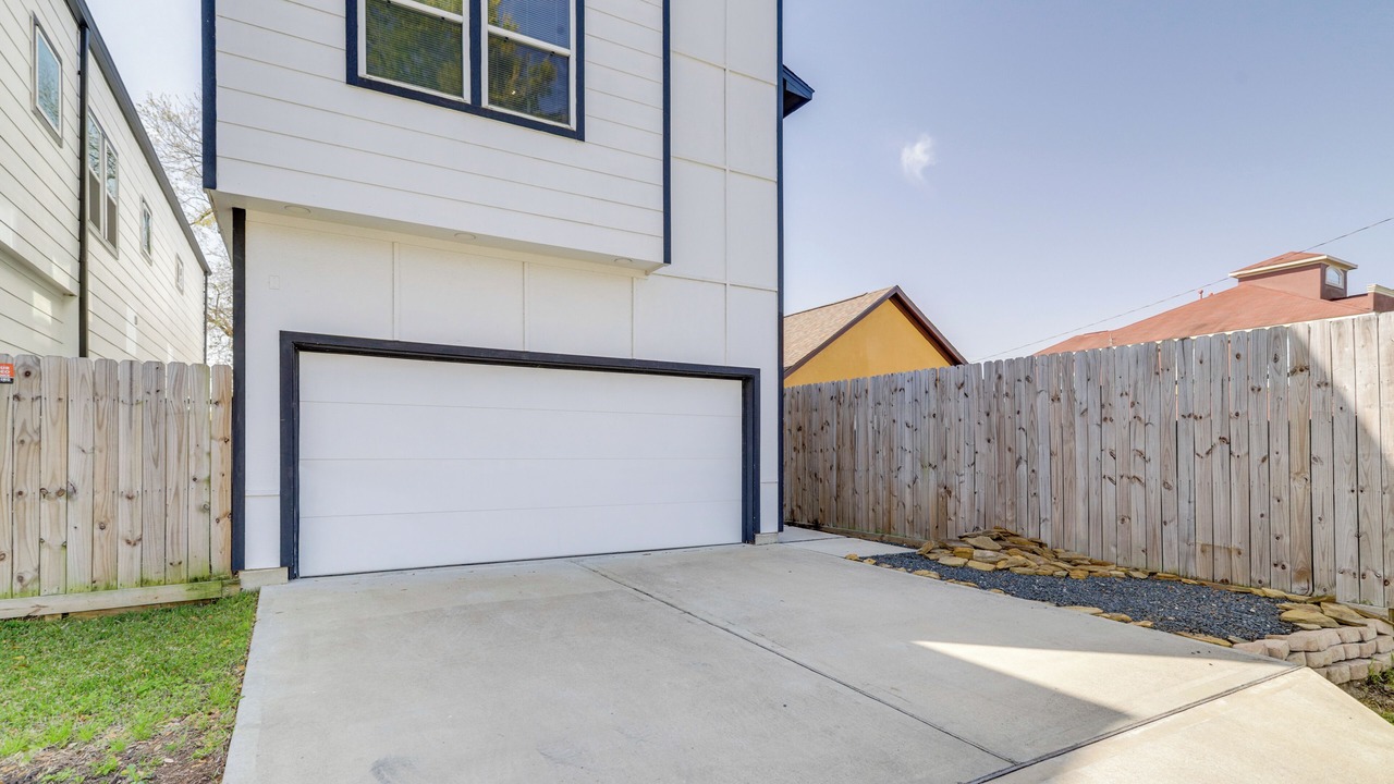 Photo of Outdoor in Garden Oaks