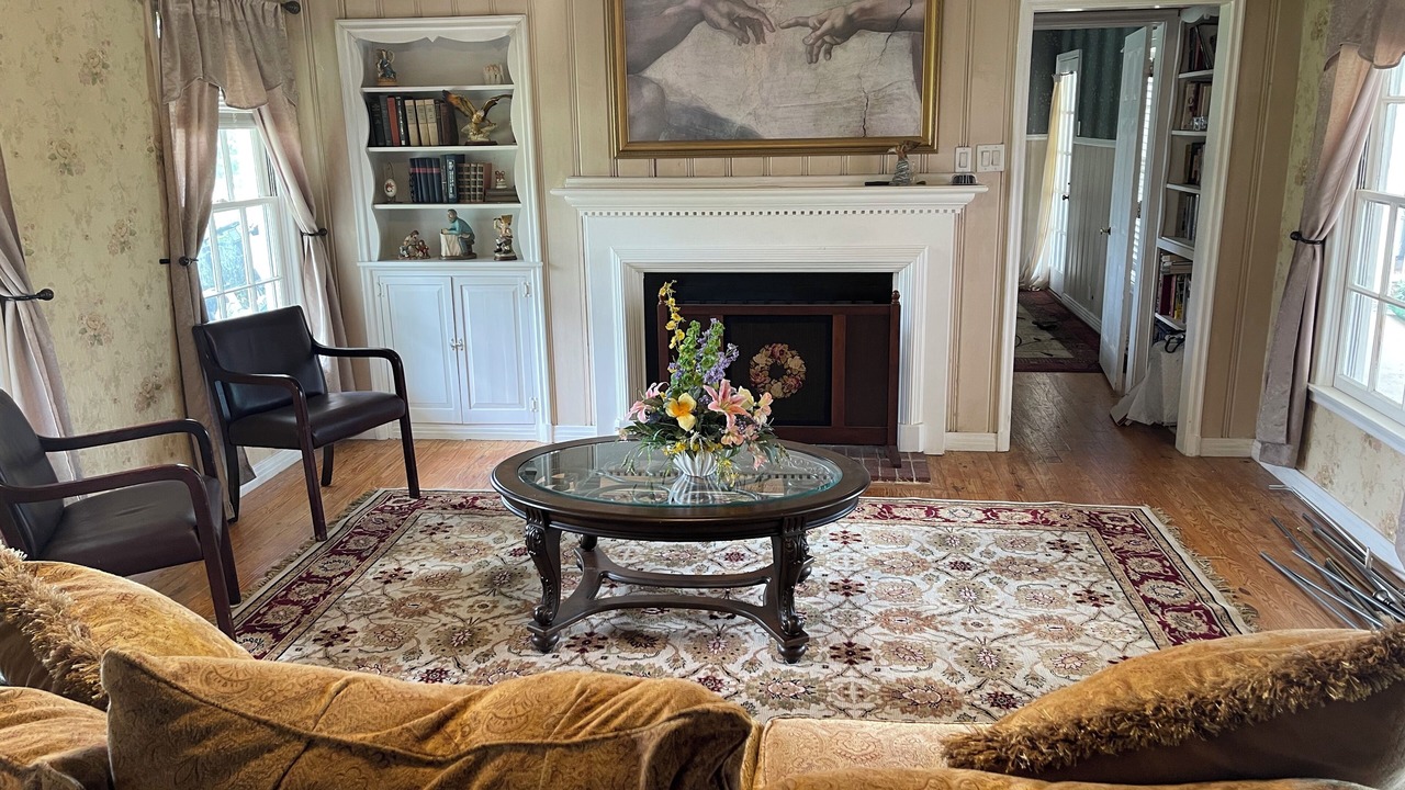 Photo of Livingroom in Flint