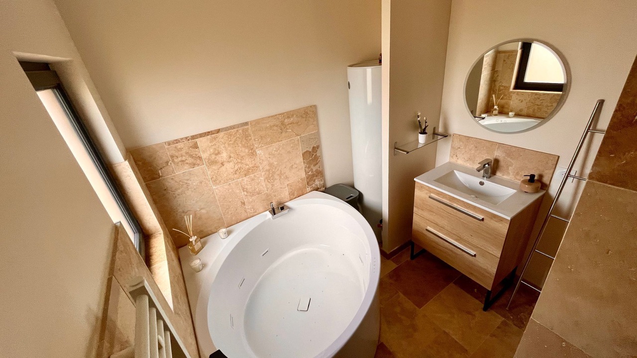 Photo of Bathroom in Annouville-Vilmesnil