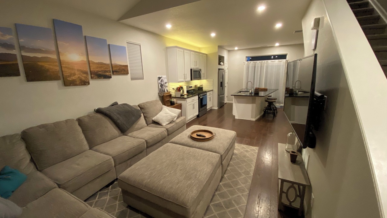 Photo of Livingroom in Dupont