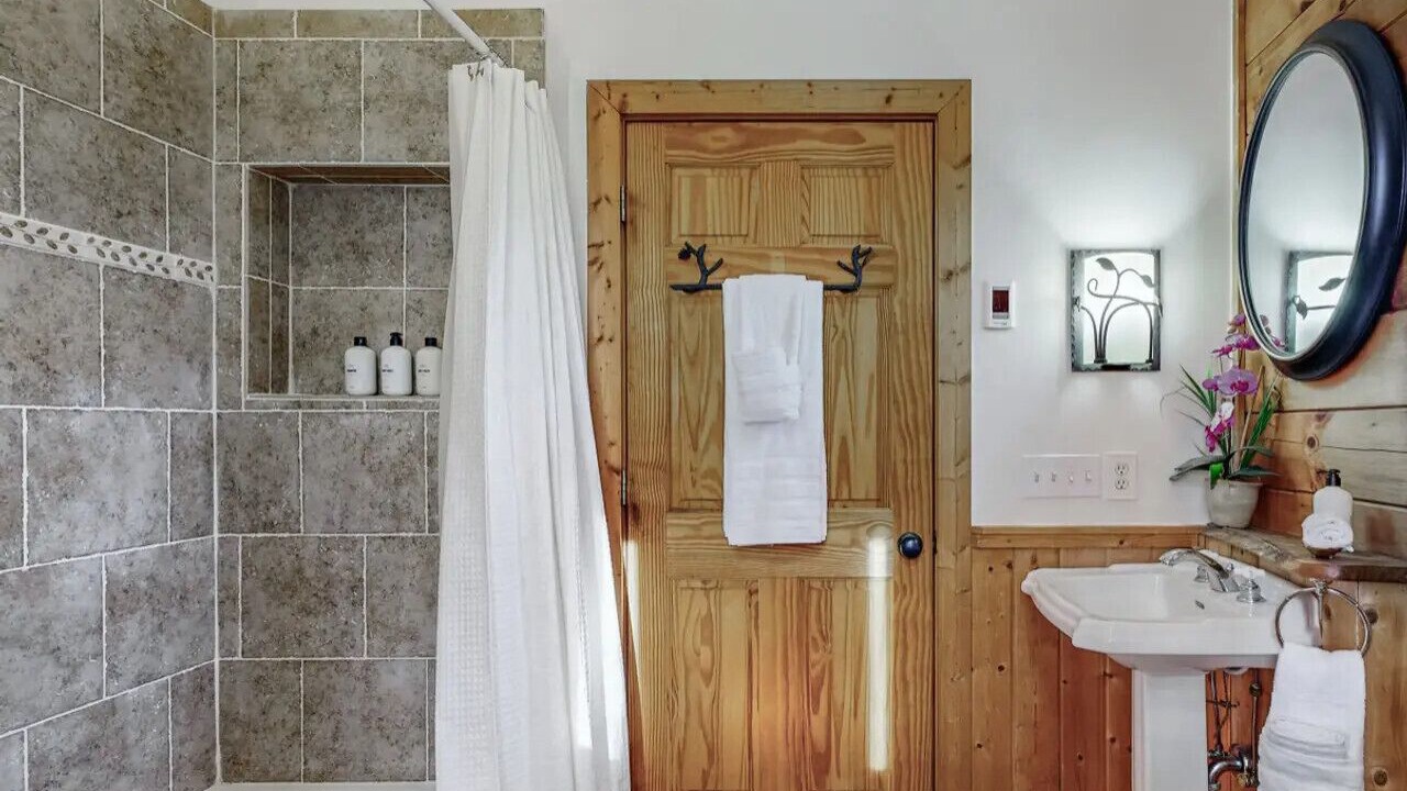 Photo of Bathroom in Tuckasegee