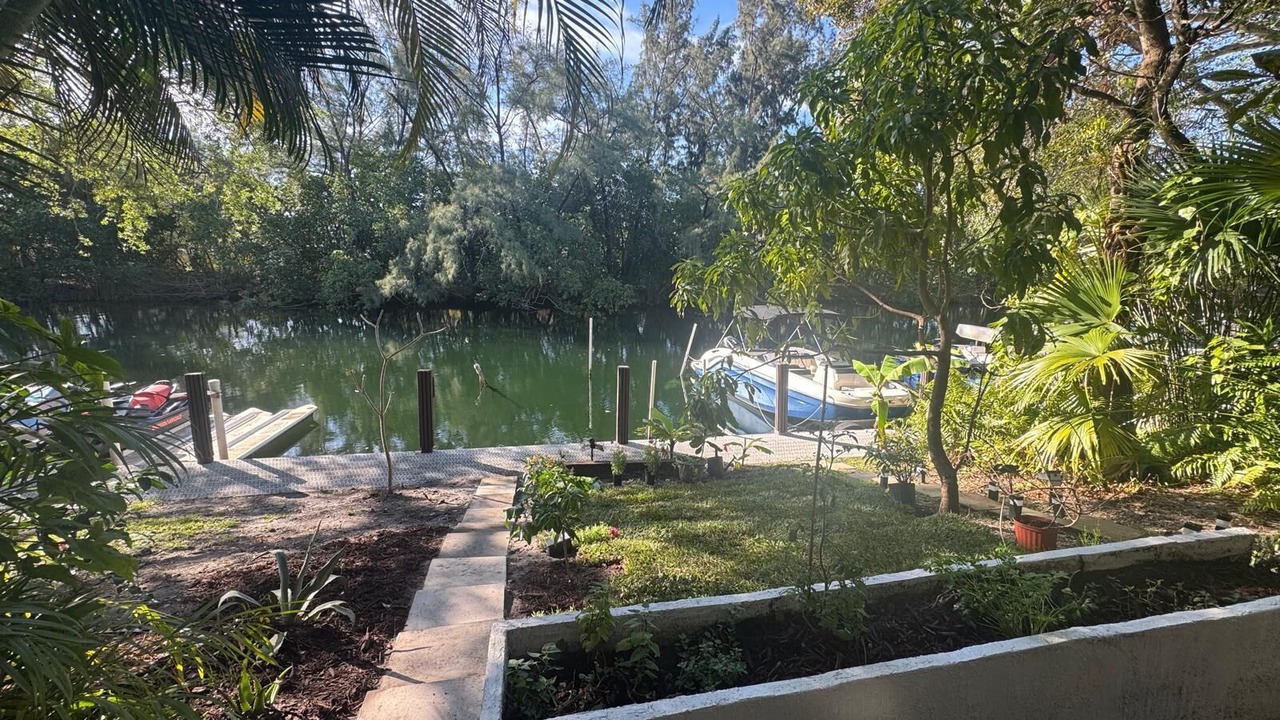 Photo of Outdoor in North Miami