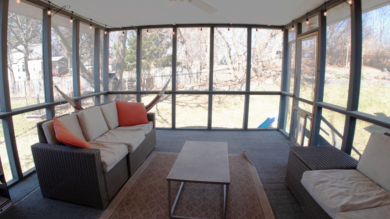 Photo of Livingroom in Iowa City