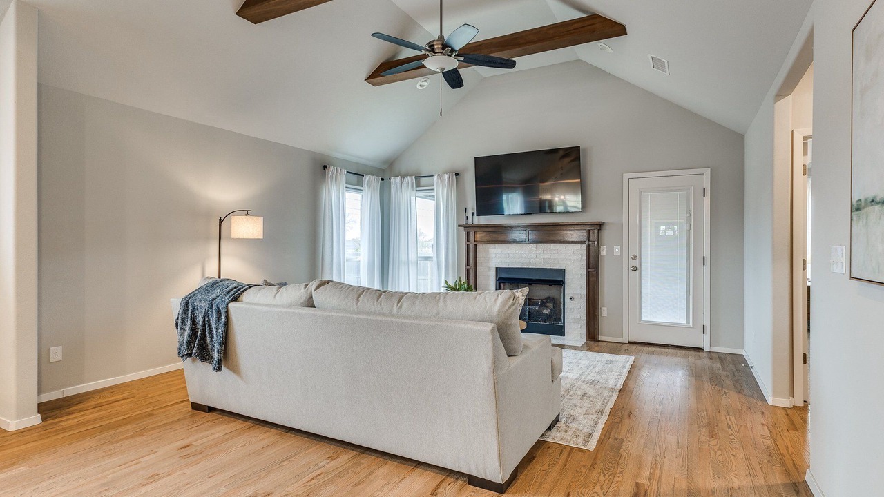 Photo of Livingroom in Broken Arrow