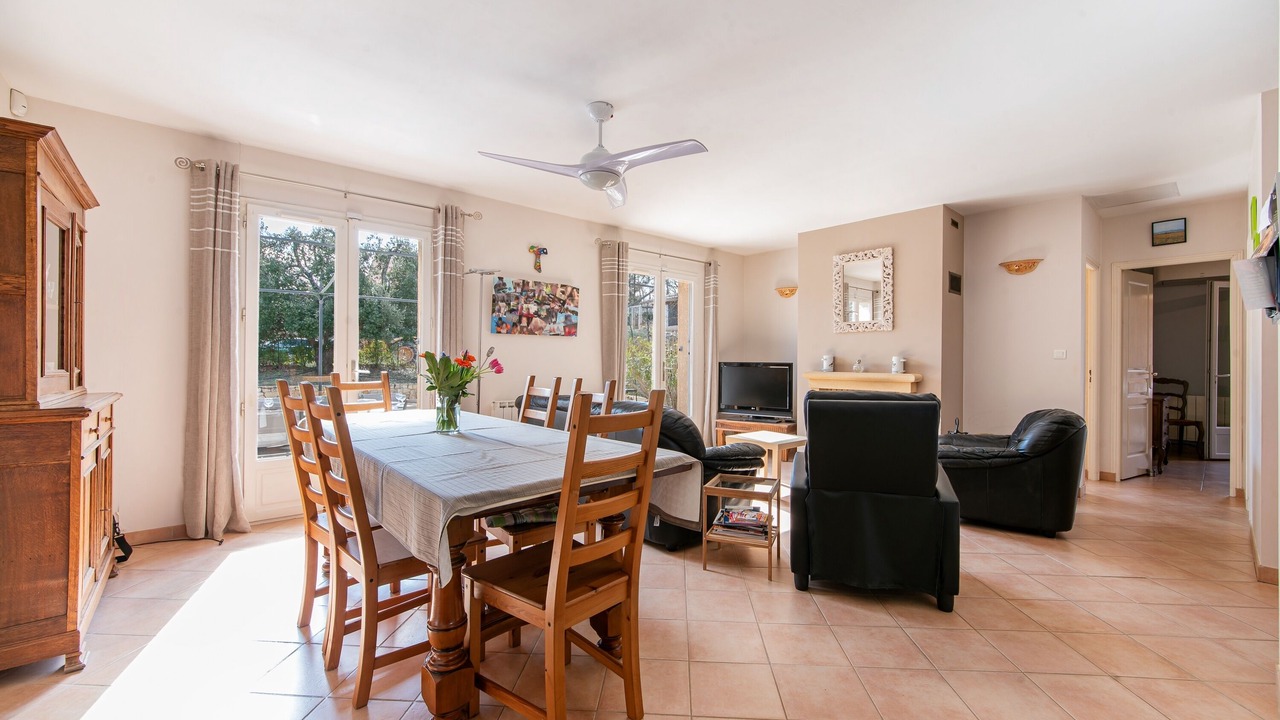 Photo of Livingroom in Montmeyan