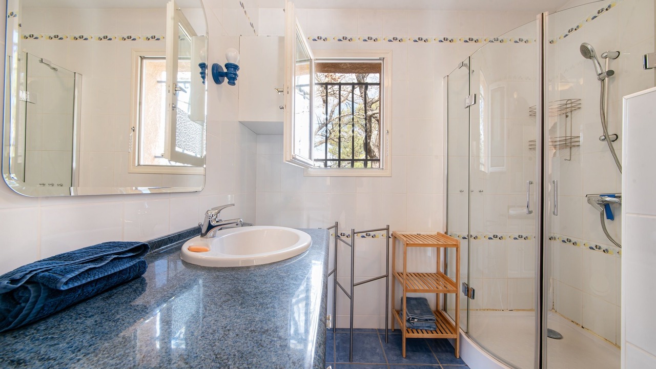 Photo of Bathroom in Montmeyan