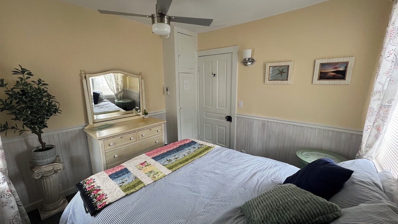 Photo of Bedroom in Crystal Beach