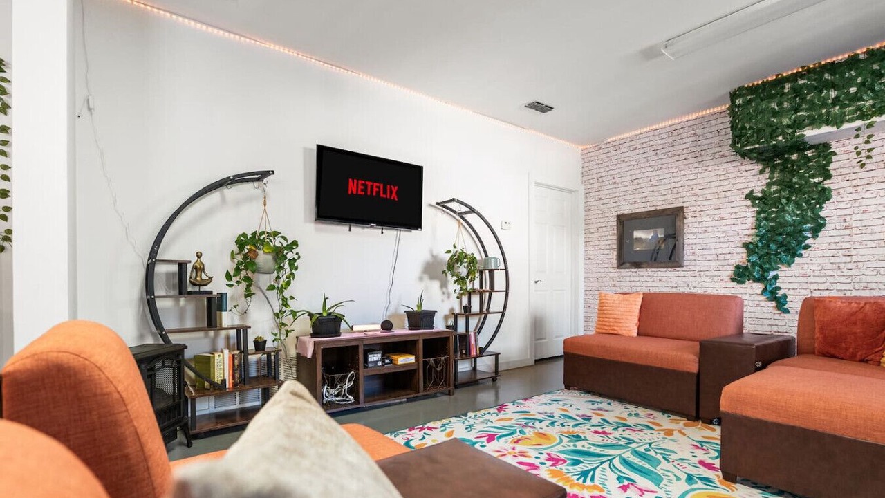 Photo of Livingroom in Western Division